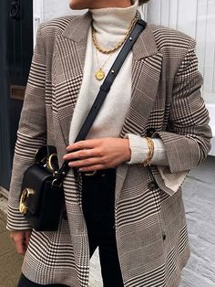 Checked Outfit, Outfits In Winter, Nadia Anya, Party Outfit Winter, Casual Winter Outfit, Girl Goals, Season Outfits, 2023 Outfits, Kardashian Outfit