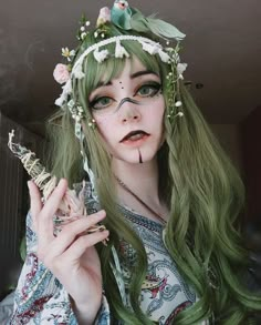 Elf Fantasy Makeup, Fae Inspired Makeup, Moth Makeup Halloween, Renfaire Makeup Ideas, Wood Elf Makeup, Slavic Hairstyles, Elf Makeup Aesthetic, Send Me An Emoji, Goblincore Makeup