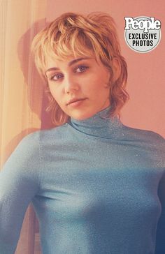 Miley Cyrus Short Hair, Gucci Flora Gorgeous Gardenia, Miley Cyrus Hair, Parfum Gucci, Shaved Hair Cuts, Short Shaggy Haircuts, Nadja Auermann, Petra Collins, Gucci Flora