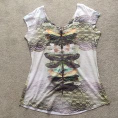 Unique And Beautiful Grey Shirt With Dragonflies And Lace Design. Dragonfly On The Chest Is Embellished With Studs. Has A Little Twisted Keyhole Design On The Back Collar. Dragonflies And Lace Design On The Front And Back. Casual V-neck Top With Butterfly Print, Casual V-neck Butterfly Print Tops, Sleeveless Summer Tops With Butterfly Print, Casual Summer Blouse With Butterfly Print, Casual Sleeveless Tops With Butterfly Print, Dragonfly Outfit, Poshmark Clothes, Country Jeans, Sleepy Girl