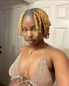 Woman With Dreadlocks, Short Dread Styles, Short Dreadlocks Styles, Dreads Styles For Women, Short Dreads, Dreadlock Style, Dreads Styles