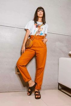 Orange Shirt Outfit, Orange Pants Outfit, Outfits With Striped Shirts, Rainbow Outfit, Women's Casual Style, Casual Stylish, Closet Fashion, Tshirt Outfits