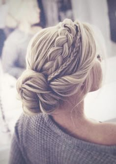 Beautiful braided wedding hairstyles_braided updo 10  I like various sizes of braids #longhairstylesupdo Wedding Hairstyles Medium Length, Big Braids, Hairdo Wedding, Simple Hair, Box Braid, Trendy Wedding Hairstyles, Hairstyle Look, Braided Hairstyles Updo, Hair Wedding