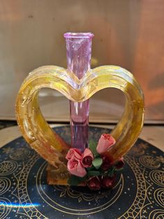 Handmade resin rose themed vase. Vase Rose Transparent, Resin Rose, Rose Vase, Des Roses, North Pole, Alcohol Ink, Home Accents, Embellishments, Roses