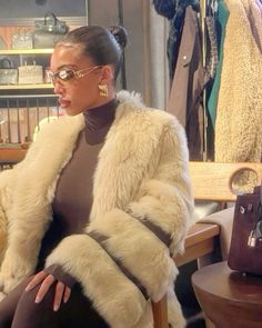 @ad0reamiya Beige Fur Coat Outfit, Lauren Wood, Lori Harvey, Fall Fits, Tv Host, Urban Chic, Outfits Women