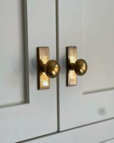 Belle knob in brass Mudroom Cabinet Pulls, Door Knob With Backplate, Laundry Room Cabinet Door Handles, Brass Kitchen Hardware With Stainless Steel Appliances, Wood Knobs Kitchen Cabinets, Backplate Cabinet Hardware, Black And Brass Kitchen Hardware, Brass Kitchen Hardware White Cabinets, Kitchen Cabinet Hardware Trends 2024