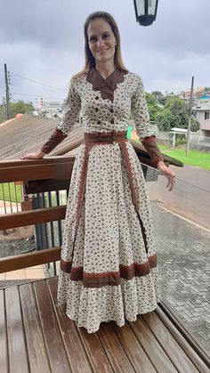 Farm Dresses, Pioneer Costume, Prairie Dresses, Calico Dress, Farm Dress, Vintage Blouses, Model Gamis, Muslim Fashion Dress, Fashion Design Dress