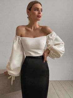 Elegant White Tops For Club, Elegant White Club Top, Chic White Tops For Club, Chic White Club Tops, Solid Color Off-shoulder Top For Party, Solid Off-shoulder Party Tops, Chic White Top For Club, Solid Off-shoulder Tops For Party, White Crop Top For Club