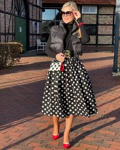 Marta D. on Instagram: “𝒲𝑒𝓇𝒷𝓊𝓃𝑔 𝒜𝒹.* . . . #polkadotlove ⚫️⚪️ . . . ➡️ 𝕊𝕨𝕚𝕡𝕖‼️ 1,2,3,4,5,6,7 . . ⤵️ A link to all available articles can be found in my bio &…” Leopard Skirt Outfit, Leopard Skirt, Weekend Outfit, Winter Outfit, Skirt Outfits, 1 2 3, Winter Outfits, Midi Skirt, Polka Dots