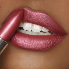 Runway Rouge Lipstick, Raspberry Lip Color, Pink Shimmer Lipstick, Raspberry Lipstick, Lip Healing, Raspberry Lips, Beautiful Lipstick