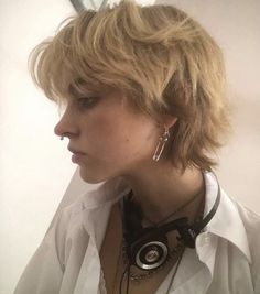 Androgynous Hair, Haircut Inspo, Short Grunge Hair, Mullet Haircut, Hair Stylies, Mullet Hairstyle