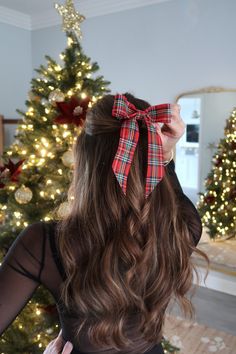 From our newest Holiday Collection! 🎄 This is THE silhouette of the season. Why not add a sweet, on-trend detail to your low pony or half up style? We've seen this look donned on classic icons like Brigitte Bardot, all the way to the runway collections.  Delicately made with a velvet, satin or grosgrain ribbon, this luxe hair accessory is fixed to a small French barrette for ease-of-wear.  Made by hand with precision and classic style in mind in Florida, USA. Free shipping within the US.  Follo Hair Accesorios, Sky Blue Hair, Thanksgiving Hairstyles, Holiday Hair Bows, Hair Color Orange, Classic Hair, Christmas Hair Accessories, Bow Barrette, Holiday Hair