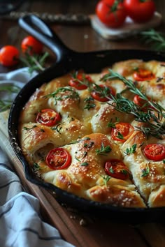 Focaccia bread in a cast-iron skillet, topped with cherry tomatoes and sprigs of rosemary. Easy Skillet Bread, Pioneer Woman Individual Skillet Focaccia, Foccacia Bread Recipes Cast Iron, Quick Focaccia Bread, Easy Foccacia Bread Cast Iron, Skillet Focaccia Bread, Cast Iron Focaccia, Cast Iron Focaccia Bread, Skillet Bread Cast Iron