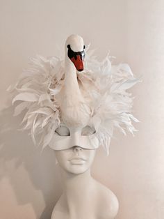 Swan Mask for Masked Ball Swan Lake Diner en Blanc Bird Swan Mask, The Mask Costume, Feather Mask, Bird Costume, Masked Ball, Bird Masks, Crazy Hats, Costume Masks, White Mask