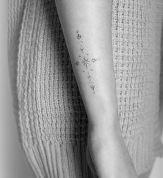 Tattoo, ink, design, imitate, tatuaje, tinta, ornamental Shine Tattoo Words, Wrist Tattoos Ornamental, Dainty Geometric Tattoo, Boho Ornamental Tattoo, Delicate Ornamental Tattoo, Tattoo Fin, Ornamental Star Tattoo, Delicate Line Tattoo, Tattoo Ornament