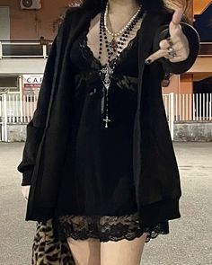 Gothic Italian Aesthetic, Dark Ingenue Essence, 2023 Goth Fashion, 70s Metalhead, Dark Hair Outfit Ideas, Briannacore Aesthetic, Ptv Concert Outfit, Goth Winter Outfits Cold