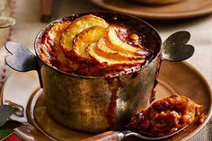 a pot filled with food sitting on top of a plate