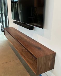 Walnut Floating Media Console - Etsy Serbia Walnut Floating Tv Unit, Diy Floating Media Console, Floating Tv Unit Living Room, Diy Floating Tv Console, Floating Media Shelf, Built In Sideboard, Floating Shelf Under Tv, Tv Console Decor, Floating Media Console