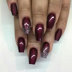 "Black Cherry" med Diamond Maroon Christmas, Maroon Acrylic Nails, Shimmer Nail Art, Nails Burgundy, Burgundy Nail Designs, Burgundy Christmas, Nail Red, Wine Nails, Burgundy Background