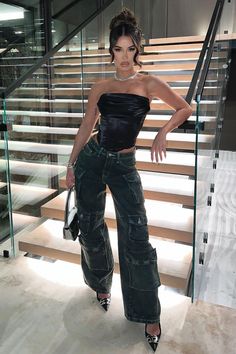 Lily High Rise Cargo Jeans, Samantha Rayner, High Rise Cargo Jeans, Outfit Night Club, Outfits Night Out, Bar Outfits, Club Outfits For Women, Clubbing Outfits, Vegas Outfit