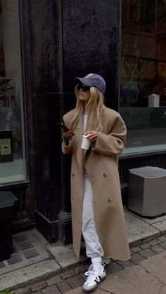 Winter Athleisure Outfits 2024, Kati Core, Nz Outfits, Samba Styling, Mum Vibes, Euro Winter, Estilo Hailey Baldwin, Wfh Outfits, Winter Nyc