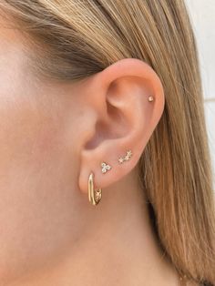 Add some shimmer to your daily look with these chic oval-shaped huggie hoop earrings! Crafted from 14k yellow gold, these are a simple take on a timeless classic, they're the perfect accessory for any outfit. Pretty Ear Piercings, Cool Piercings, Initial Jewelry, Oval Stone, Huggie Hoop Earrings, Ear Jewelry, Huggies Earrings, Wedding Bridesmaids, Earings Piercings