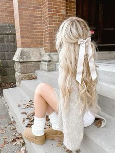 Preppy Hairstyles, Uggs With Bows, Uggs Outfit, Long Blonde, Fall Fits, Long Blonde Hair, Feminine Aesthetic, Style Mistakes