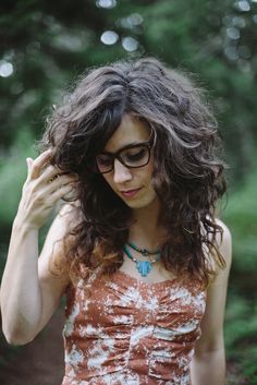 Wavy Hairstyles With Layers, Tacky Outfit, Long Wavy Hairstyles, Hairstyles With Layers, Women With Glasses, Curly Cuts, Hair Therapy, Beautiful Natural Hair, Haircut Inspiration