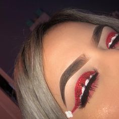 Applying Eye Makeup, Valentines Day Makeup, Valentines Makeup, Eye Makeup Steps, Red Makeup, Creative Eye Makeup, Holiday Makeup