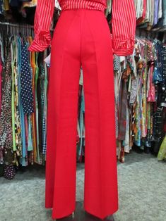 "Stunning oroginal 70s red flared pants/trousers/Deadstock/The hem is to be sewn depending on desired fit. Mint conditions. They fit medium size, about 8 US Check the rise in order to detrmine the waistline Measurements: Waist 27.5\" hips 38.58\" rise 10.23\" inseam 34.6\" bottom width 11.8\" X 2 Bellissimi pantaloni rossi a zampa di elefante anni 70. Fondo di magazzino. Orlo ancora da fare su misura. Gabardina. Ottime condizioni. Vestono circa una taglia 44 Misure: Vita 70 cm fianchi 98 cm cava Vintage Red Fitted Bottoms, Vintage Red Wide Leg Pants, Red Fitted Vintage Bottoms, Retro Fitted Red Pants, 1970s Fitted Full-length Pants, Vintage Red Full-length Pants, 1970s Fitted Full Length Pants, Vintage Red Full Length Pants, 1970s Style Fitted Full Length Pants