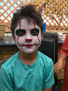 Kids Clown Face Paint, It Face Paint, Halloween Face Paint Men, Face Painting Ideas For Kids Halloween, Horror Face Paint, Pennywise Face Paint, Halloween Face Paint Easy, Boys Halloween Facepaint, Halloween Kids Makeup