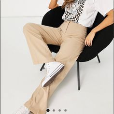 Size 10. Brand New With Tags! High Rise Zip Fly Button Back Pocket Wide Leg Regular On The Waist Camel Pants Outfit, Bershka Wide Leg, Wide Leg Trousers Outfit, Beige Hose, Camel Pants, Trousers Women Wide Leg, Work Wear Women, Pantalon Large, Linen Trousers