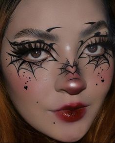 Gothic Graphic Eyeliner, Scary Makeup Looks, Gothic Eyeliner, Eyeliner Halloween, Goth Eye Makeup, Holloween Makeup