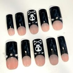 Emo Nail Inspiration, 2000s Grunge Nails, Toxic Nails, Y2k Punk Nails, Nail Inspo Goth, Cute Emo Nails, Emo Nails Ideas, Long Goth Nails, Emo Christmas Nails