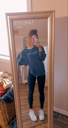 Cute School Leggings Outfit, 2023 College Fashion, Outfit Inspo Winter School Comfy, Outfit Inspo For School Leggings, Cute Comfy Fall Outfits For School, Basic Comfy Outfits For School, College Leggings Outfit, School Fits With Leggings, Outfit Ideas Brunette