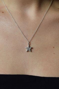 التواصل معنا خاص وبعدين طلبون شنو تردون Star Silver Necklace, Cute Necklaces Silver, Silver Star Jewelry, Cute Silver Jewelry, Sliver Necklace, Silver Star Necklace, Pretty Jewelry Necklaces, Star Necklace Silver, Necklaces Silver