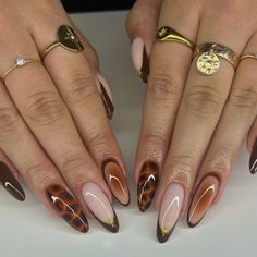 Nails light brown offering an earthy elegance, perfect for autumn style. Light Brown Nails, Ombre Chrome Nails, Acrylic Nails Almond Shape, Gel Nails French, Fall Gel Nails, Nails Only, Brown Nails, Minimalist Nails, Funky Nails