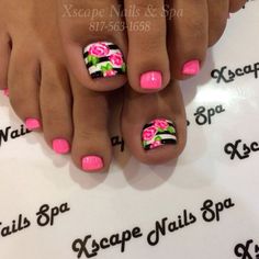 Flower Toe Nails, Toenail Art Designs, Summer Toe Nails, Heart Nail, Pedicure Designs, Get Nails, Pedicure Nail Art, Toe Nail Art