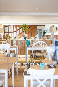 the dining room is clean and ready for customers to use it as a place setting