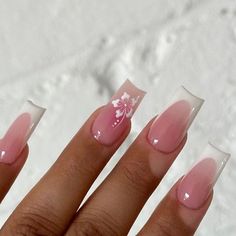 Nails With One Nail Design, White Cute Acrylic Nails, Nail Idea With Flowers, Nail Into Summer, Nails Acrylic For Summer, White Nails And Pink, Nails With One Design, Summer Flowers Nails, Pink Nails With Art