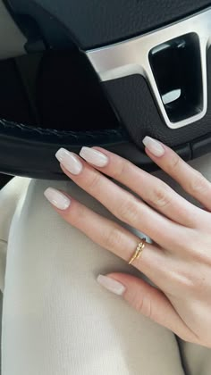 Nails Minimalistic, Hand Inspiration, Nail Palette, Hand Aesthetic, خواتم خطوبة, Elegant Touch Nails, Beige Nails