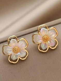 Trendy Stud Earrings, Small White Flowers, Womens Earrings Studs, Trendy Earrings, Flower Earrings Studs