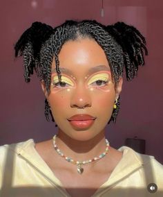 Colorful Make Up, Earthy Makeup, Melanin Aesthetic, Butterfly Makeup, Minimalist Makeup, Eyebrow Makeup Tips, Makeup For Black Skin, Graphic Eyeliner, Makeup School