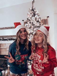 Christmas Pictures With Friends, Best Friend Christmas Photoshoot, Funny Christmas Photos, Best Friend Christmas, Friends Ideas, Christmas Movie Night, Winter Things