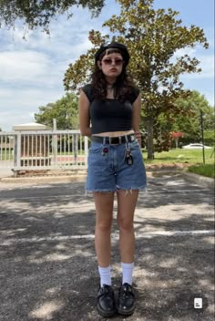 Fall Outfits With Jean Shorts, Summer Outfits With Docs, Midwest Emo Summer Outfits, Grunge Vacation Outfits, Fem Summer Outfits, Cute Grunge Outfits Summer, Sick New World Outfit, Spring Outfits Alt, Summer Alt Fashion