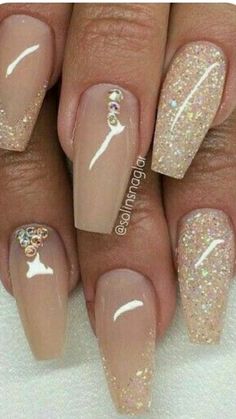 Autumn Inspired Nail Designs, White Nails Wedding Classy, Beige And Gold Nails, Champagne Gold Nails, Classy Gold Nails, Resort Nails, Gold Ombre Nails, Semi Nails, Pretty Nail Designs Acrylics