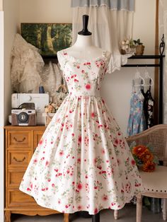 This price includes a dress (2 detachable bowknots on waist) and a free bowknot hairclip (not for sale), others are not included.   	 		 			Size 			S 			M 			L 			XL 			2XL 		 		 			Bust 			86 			92 			98 			104 			110 		 		 			Waist 			68 			74 			80 			86 			92 		 		 			Full Length 			106 			108 			110 			112 			114 Strawberry Skirt, Butterfly Sleeve Top, Steampunk Fashion Male, Gothic Skirts, Classic Lolita, Classic Skirts, White Summer Dress, Pin Up Dresses, Strawberry Print