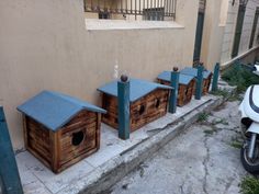 Stray Cat house athens plaka Stray Cat House, Cat Homes, Plaka Athens, Cat Shelters, Kitty Corner, Cat Area, Cat Houses Indoor, Niche Chat