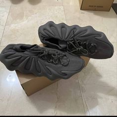 Great Condition Open To Offers Flax Yeezy Slides, Slate Grey Yeezy Slides, Yeezy Blue Tint, Adidas Yeezy 450, Yeezy Shoes Women, Yeezy 450, Yeezy 350 Yecheil, Yeezy 350 Cmpct, Adidas Shoes Yeezy