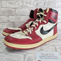 1985 Air Jordan 1 High Chicago OG Original Men's Size 13 Vintage Sneaker Air Jordan 1 High Chicago, Jordan 1 High Chicago, Air Jordan 1 Chicago, Marvel Shoes, Vintage Sneakers, Air Jordan 1 High, Jordan 1 High, Air Jordan 1, Shoe Box